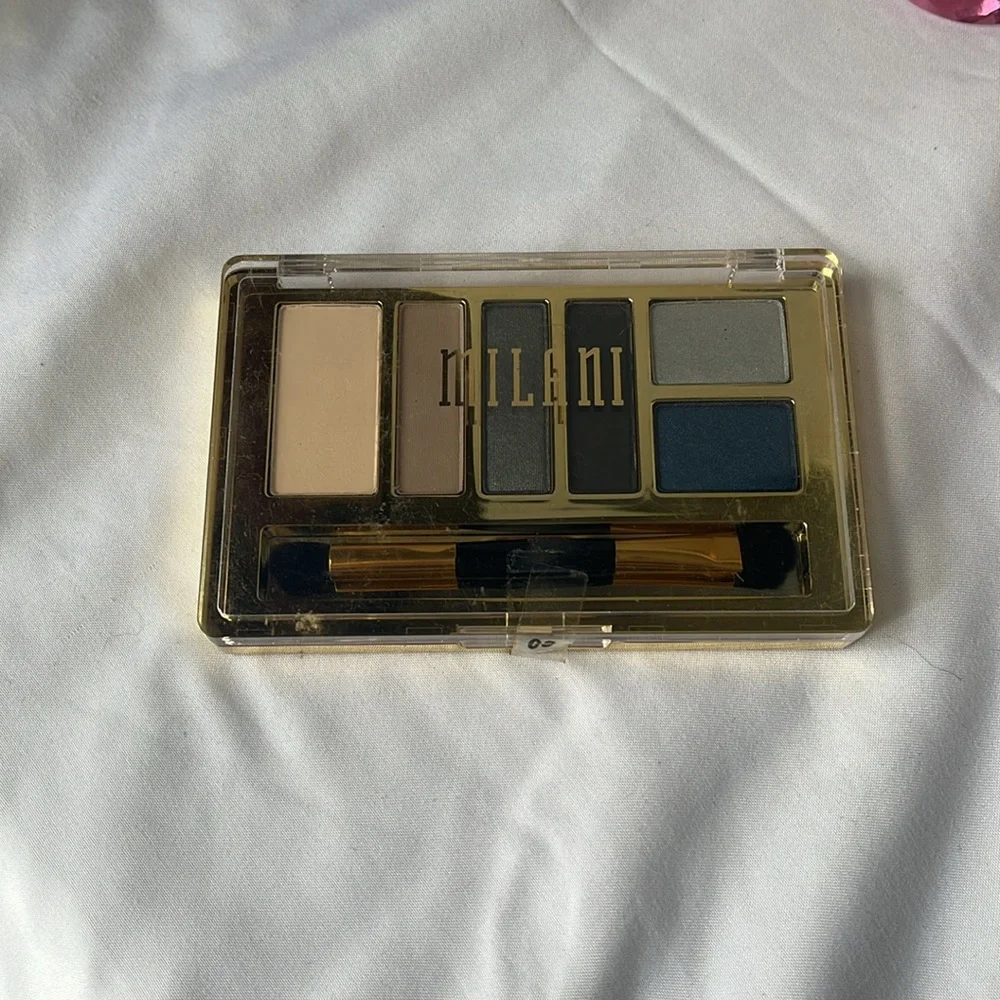 Eyeshadow Palettes Milani Smoky Essential Revlon Romantic Nudes